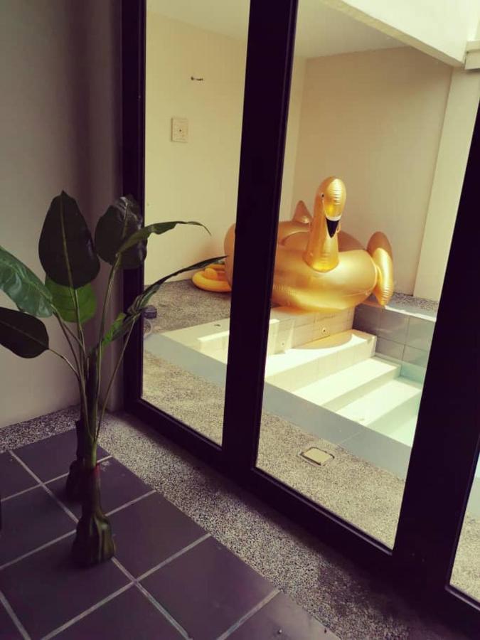Swimming Pool Party House Apartment Batu Pahat Ngoại thất bức ảnh