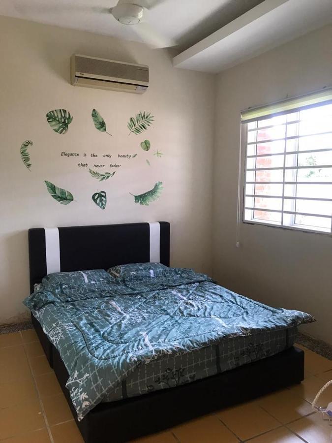 Swimming Pool Party House Apartment Batu Pahat Ngoại thất bức ảnh