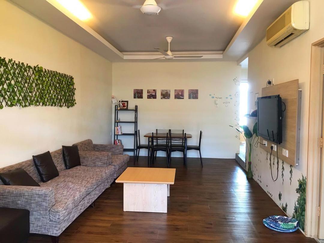 Swimming Pool Party House Apartment Batu Pahat Ngoại thất bức ảnh