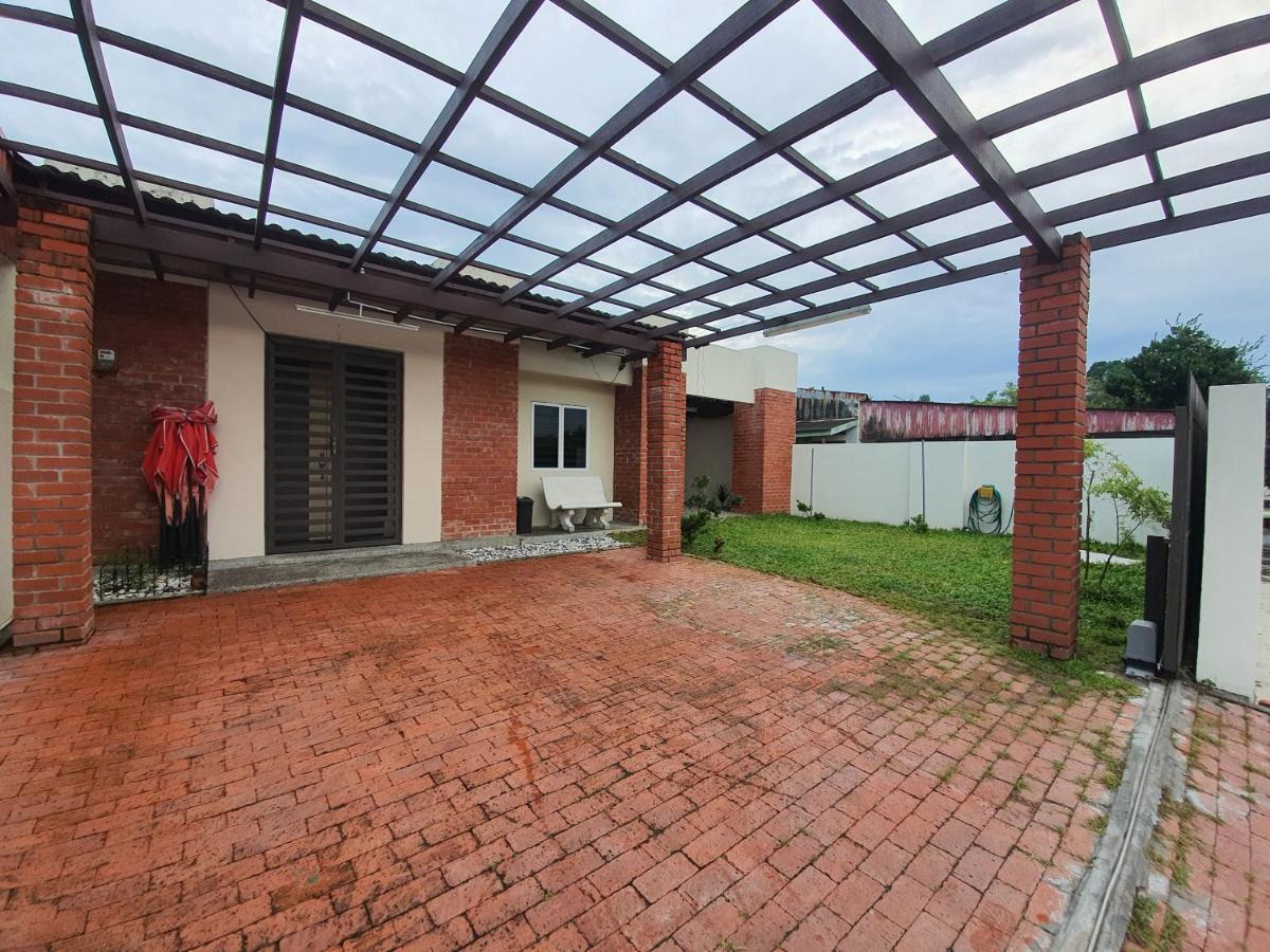 Swimming Pool Party House Apartment Batu Pahat Ngoại thất bức ảnh