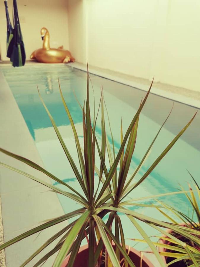Swimming Pool Party House Apartment Batu Pahat Ngoại thất bức ảnh